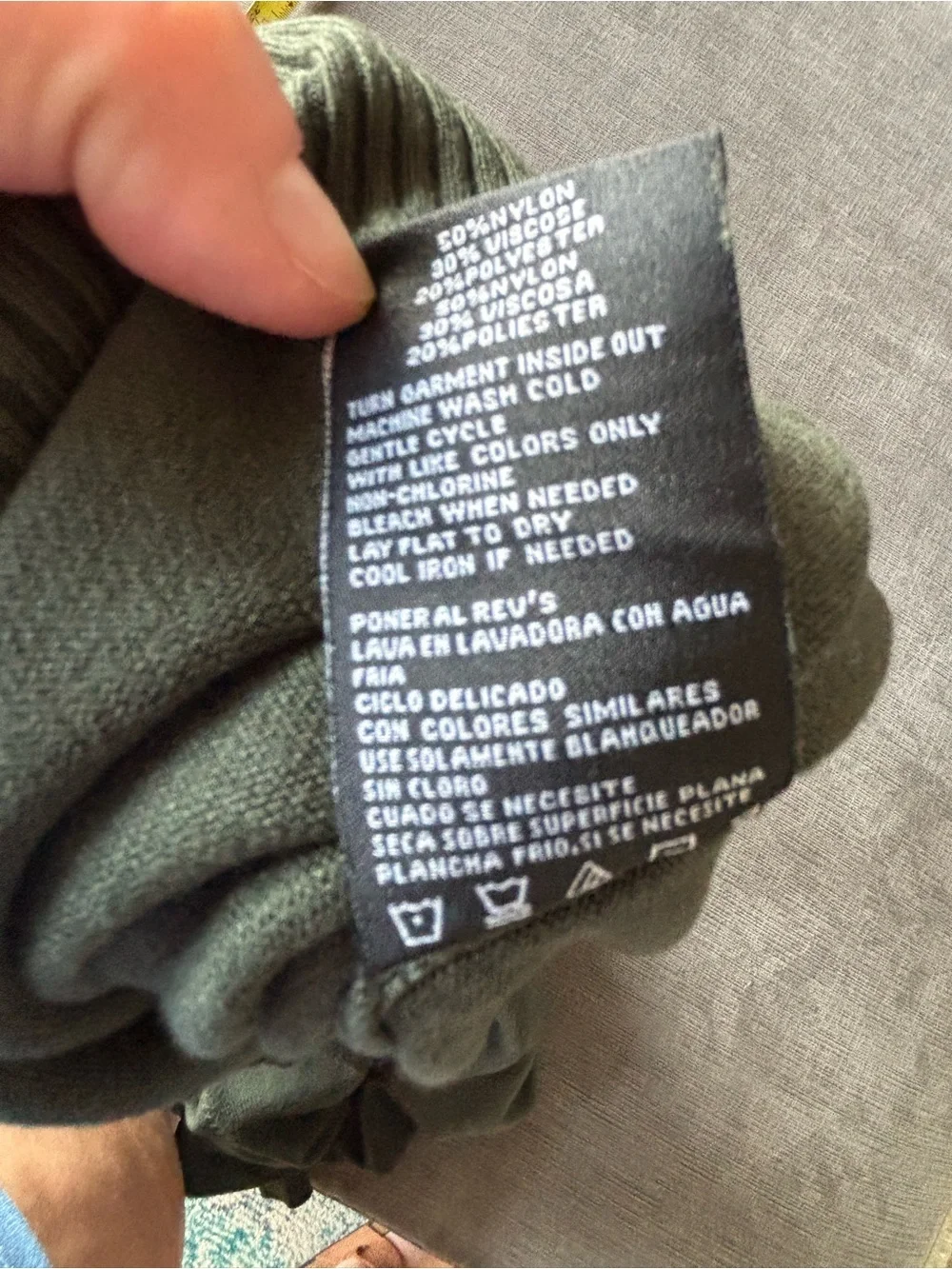 XRAY Jeans Men's Olive Green V-Neck Pullover Knit Sweater Size Medium